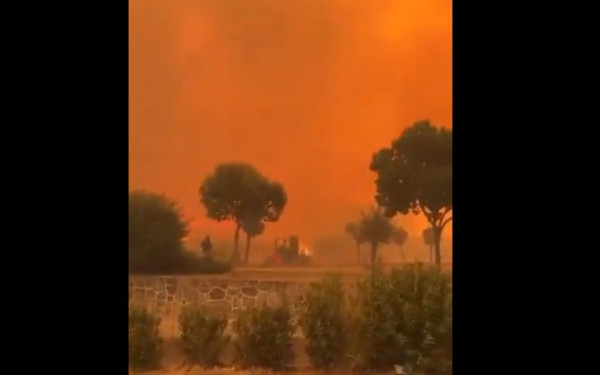 Τουρκία: Η πυρκαγιά στο Κορδελιό έφτασε σε κατοικημένες περιοχές (βίντεο)