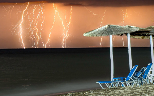 Καταιγίδα κεραυνών στην Κεντρική Μακεδονία (φωτ.)