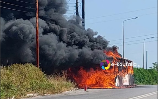 Θεσσαλονίκη: Φωτιά σε λεωφορείο των ΚΤΕΛ Θεσσσαλονίκης στα Κουφάλια