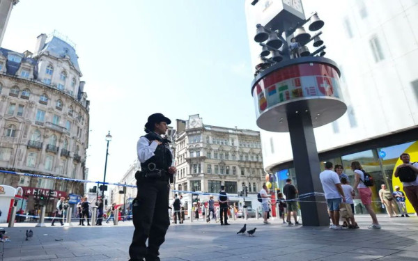 Επίθεση με μαχαίρι στο Λονδίνο: Τραυματίστηκαν μία γυναίκα και η 11χρονη κόρη της (βίντεο)