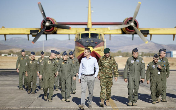 Οι κοκορομαχίες για τις πυρκαγιές, τα drones στο Πανόραμα και ο Πάχτας που στηρίζει την Άννα. Γράφει ο Μποξέρ*