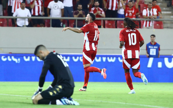 Super League: Ο Ολυμπιακός έπαιξε με τη φωτιά αλλά δεν κάηκε