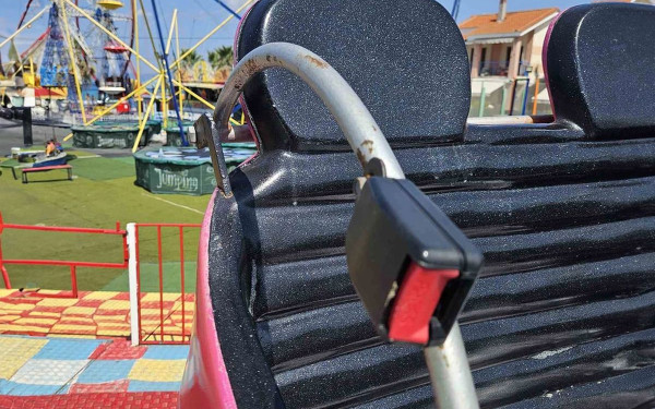 Χαλκιδική: Ακαριαίος ο θάνατος του 19χρονου Γιάννη στο λούνα παρκ, ήταν διαλυμένο το κρανίο του - Σκουριά και φθορές σε όλα τα μηχανήματα (βίντεο, φωτ.)