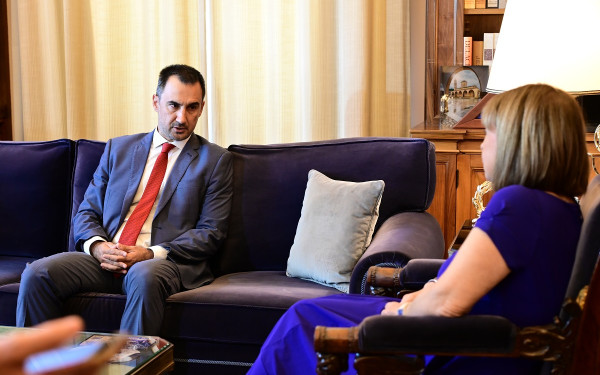 Χαρίτσης σε ΠτΔ:  Υπάρχει τριπλή κρίση, «θεσμική, οικονομική και κλιματική»