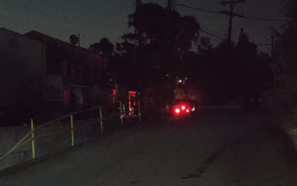 Κέρκυρα: Αγρότης «καρφώθηκε» με τρακτέρ σε κολώνα του ΔΕΔΔΗΕ - Στο σκοτάδι περιοχές του νησιού