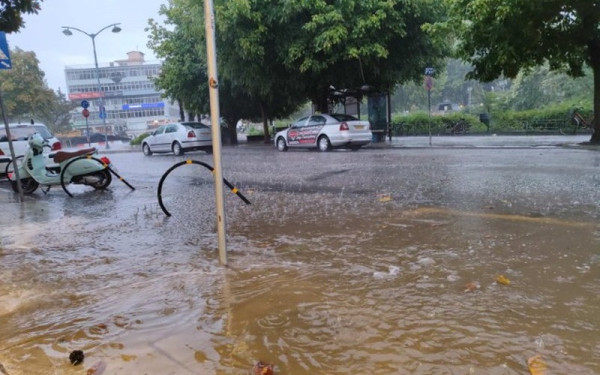 Η κακοκαιρία εξπρές σάρωσε τη Θεσσαλία - 55 κλήσεις στην Πυροσβεστική (βίντεο)