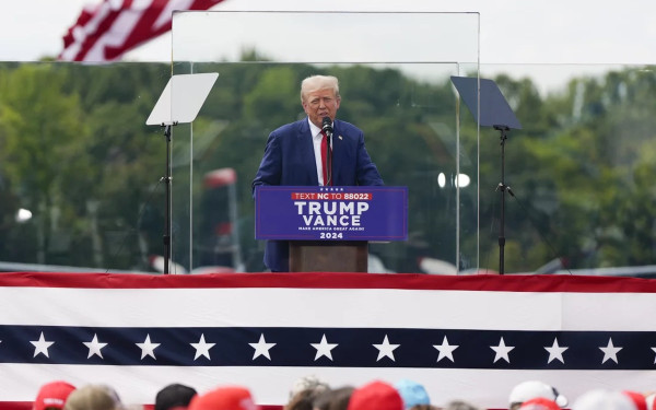 Μπαράζ καταστροφολογίας από Τραμπ: Αν νικήσει η «συντρόφισσα» Κάμαλα, σίγουρα θα γίνει ο Γ' Παγκόσμιος Πόλεμος (βίντεο)