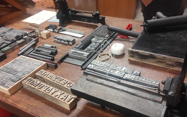 88η ΔΕΘ: Ένα μουσείο «κρύβει» την ιστορία του Τύπου - Πρωτοσέλιδα, βιβλία και σπάνια χειρόγραφα… ταξιδεύουν το κοινό (φωτ.)