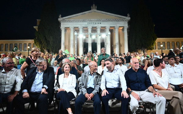 50 χρόνια ΠΑΣΟΚ: Ήταν όλες και όλοι στο Ζάππειο (βίντεο, φωτ.)