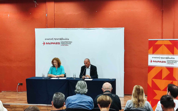 Βαρουφάκης: Είμαστε ακόμη εδώ γιατί μας σταματάει κόσμος στο δρόμο και μας ρωτάει αν υπάρχει ελπίδα