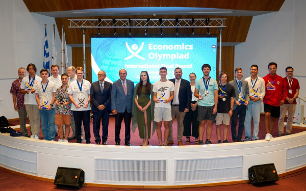 Κ. Χατζηδάκης: Η οικονομική εκπαίδευση των πολιτών συμβάλλει στην προστασία από τον λαϊκισμό