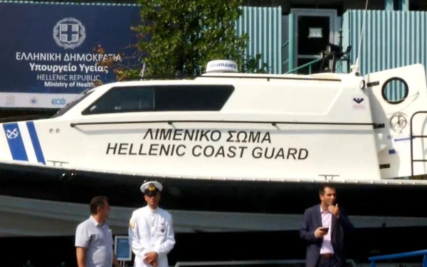 Αίγινα: Μετέφεραν σοβαρά τραυματία με πλωτό ταξί γιατί πήραν το μοναδικό πλωτό ασθενοφόρο στη ΔΕΘ