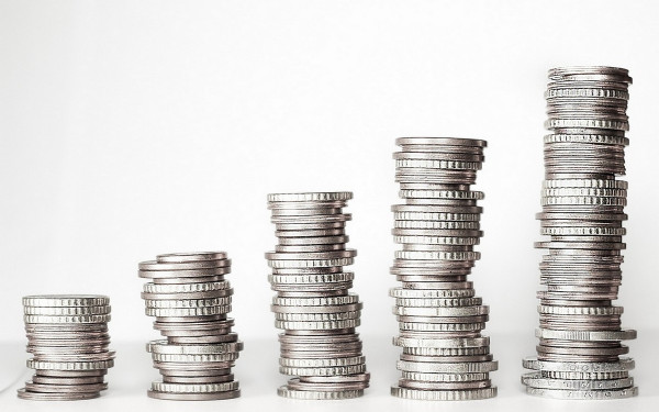 Δήμοι: Με τη «θηλιά» να σφίγγει  τον λαιμό και το 2026