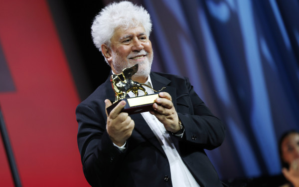 Φεστιβάλ Βενετίας: Στον Πέδρο Αλμοδόβαρ ο Χρυσός Λέοντας για το "The Room Next Door"