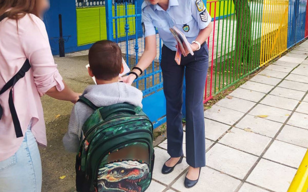 Ενημερωτικό υλικό για την οδική ασφάλεια μοίρασαν αστυνομικοί στους μαθητές της Κεντρικής Μακεδονίας