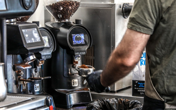 ΠΟΕΣΕ: Ζητά συνάντηση με τον Κυρ. Μητσοτάκη για την τιμή του καφέ