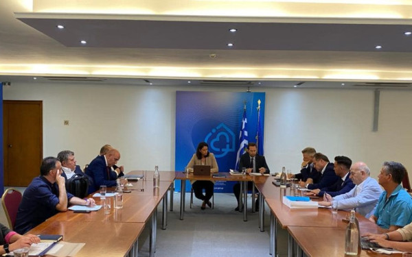 Συνάντηση Κεραμέως-εργοδοτών-εργαζομένων για την Ψηφιακή Κάρτα Εργασίας σε τουρισμό και εστίαση