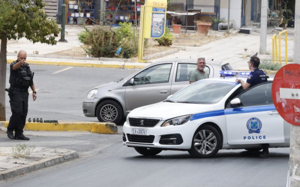 Κερατσίνι: Ανθρωποκυνηγητό για τους άνδρες που πέταξαν το τσαντάκι με τις χειροβομβίδες - «Θέμα χρόνου η σύλληψη» (βίντεο)