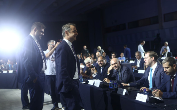 Θεσσαλονίκη-ΔΕΘ: Ο χλωμός Μητσοτάκης, οι ζωηροί Αθηναίοι αξιωματούχοι, η τρικυμία στον ΣΥΡΙΖΑ και ο διάδοχος του Τζιτζικώστα. Γράφει ο Σαλονικιός