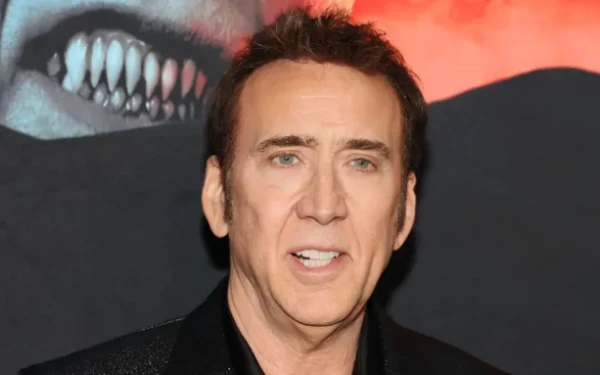 Νίκολας Κέιτζ: Άγριο μελίσσι τον «έδιωξε» από σπηλιά των Μεγάρων όπου γυρίζει ταινία