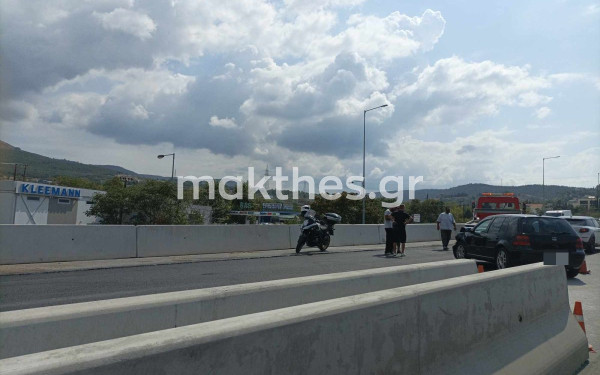 Θεσσαλονίκη: Ομαλοποιήθηκε η κυκλοφορία στον περιφερειακό μετά το τροχαίο (φωτ.)