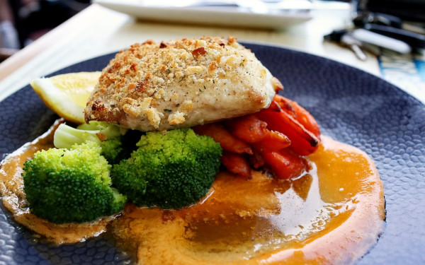 Θεσσαλονίκη: Δεκάδες άτομα με δηλητηρίαση μετά από γεύμα που παρέθεσε τράπεζα σε γνωστό εστιατόριο