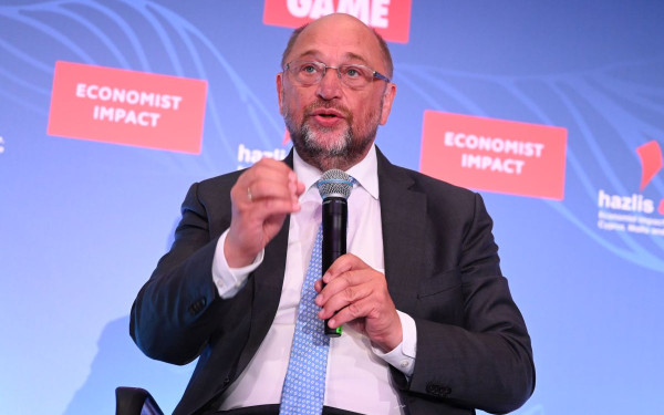 Economist-Σουλτς: «Πολύ άδικη» η μεταχείριση της Ελλάδας από τις Βρυξέλλες στα χρόνια της οικονομικής κρίσης