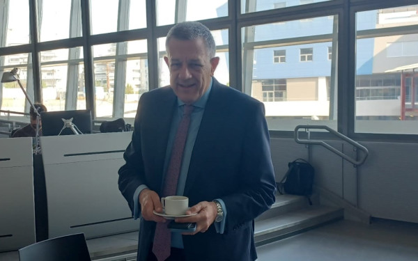 Πρωινός καφές (με γεύση από μετρό) με τον υφυπουργό Υποδομών Νίκο Ταχιάο (βίντεο)