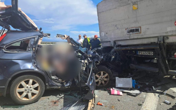 Δύο νεκροί σε τροχαίο στην Ε.Ο Πατρών - Κορίνθου (φωτ.)