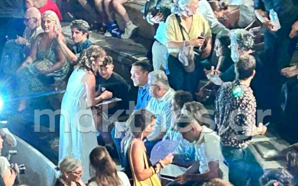 Τσίπρας - Κουτσούμπας μαζί στο θέατρο (φωτ.)