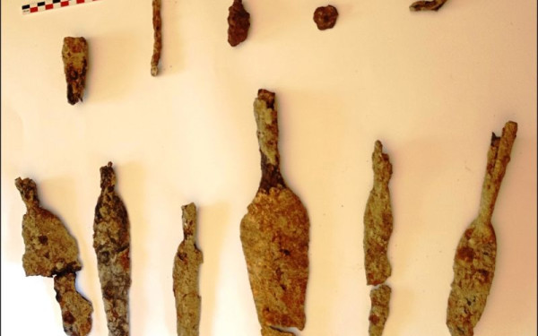 Ημαθία: Έκρυβαν στα σπίτια τους αρχαία αντικείμενα και χάλκινα νομίσματα (βίντεο, φωτ.)