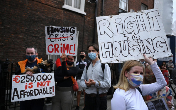 Η Ευρωπαϊκή Επιτροπή αρκείται σε ρόλο «δημοσιογράφου»; Του Κώστα Μπλιάτκα