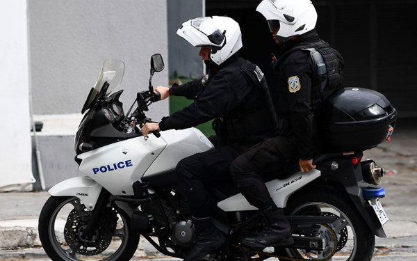 Τρίκαλα: Ένοπλη ληστεία με τραυματισμό υπαλλήλου χρηματαποστολής (βίντεο)