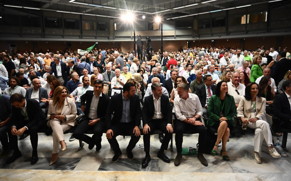 ΠΑΣΟΚ: Άνοιξαν τα χαρτιά τους έξι υποψήφιοι πρόεδροι - Δείτε ολόκληρες τις ομιλίες τους στην ΚΠΕ (βίντεο)