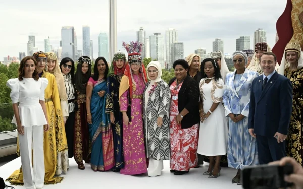 Νέα Υόρκη: Σε επίδειξη της Εμινέ Ερντογάν για την τουρκική προίκα παρέστη η Μαρέβα Μητσοτάκη (φωτ.)