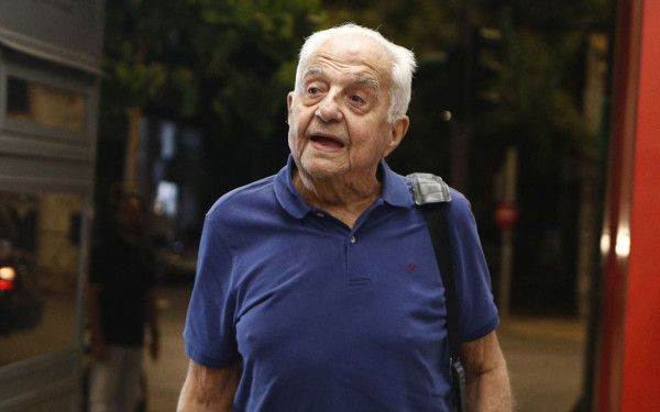 ΣΥΡΙΖΑ: «Στράβωσε» το κλίμα με το... καλησπέρα - Μπαράζ αποδοκιμασιών κατά πρωτοκλασάτων στελεχών του κόμματος (βίντεο)