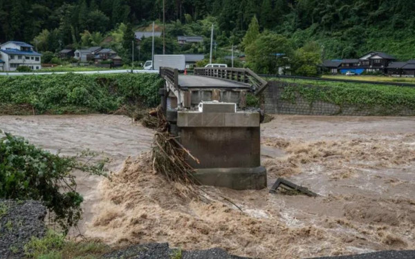 Ιαπωνία: Χάος από τις πλημμύρες και τις κατολισθήσεις - Τουλάχιστον 6 νεκροί (βίντεο)