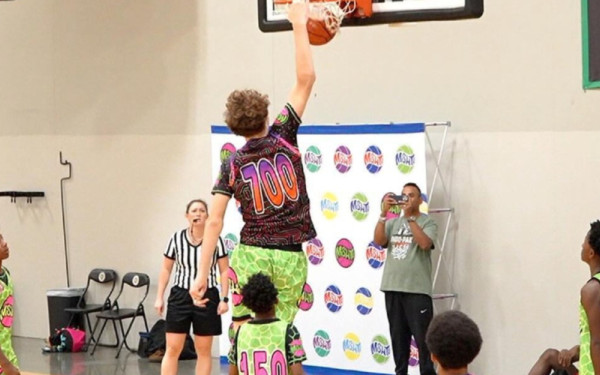 Μπάσκετ: Ένας 13χρονος γίγαντας, ύψους 2,22μ., αποτελεί φαινόμενο στον Καναδά (βίντεο)