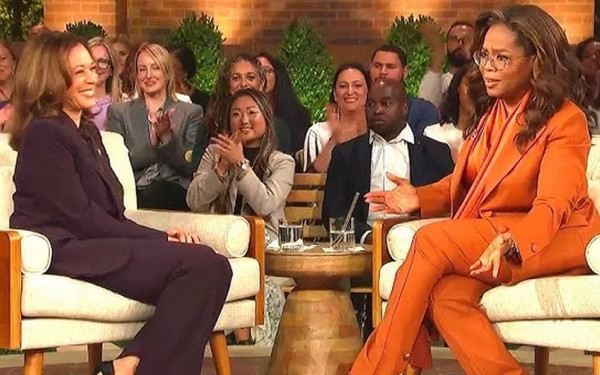 Κάμαλα Χάρις: «Αν εισβάλει κάποιος στο σπίτι μου, θα τον πυροβολήσω» (βίντεο)