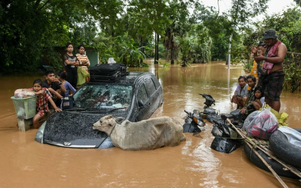 Ανείπωτος θρήνος στη Μιανμάρ: Τουλάχιστον 74 οι νεκροί από τον τυφώνα «Γιάγκι», 89 άνθρωποι αγνοούνται (βίντεο, φωτ.)