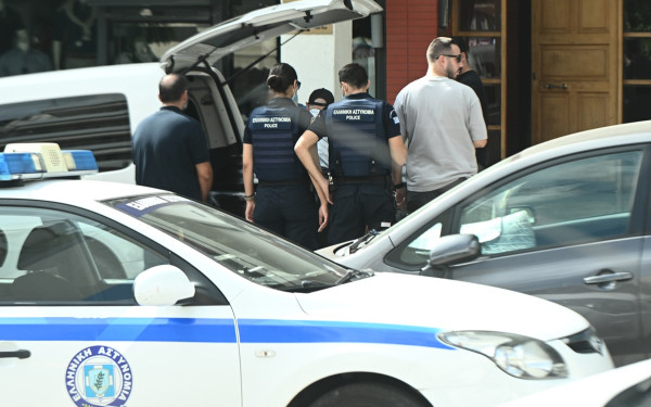 Νέα Σμύρνη: Τα πρώτα λόγια της αδερφής του 46χρονου που εντοπίστηκε νεκρός – «Δεν ξυπνάει, δεν αναπνέει»