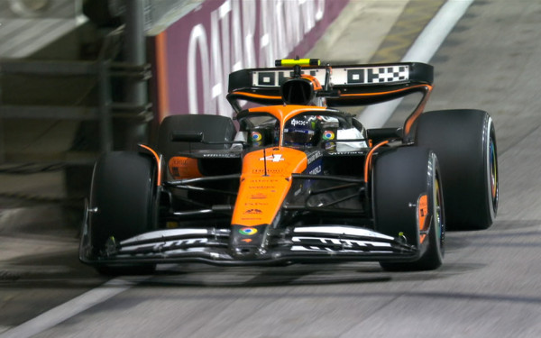 Φόρμουλα 1: Έκανε «περίπατο» στη Σινγκαπούρη ο Νόρις