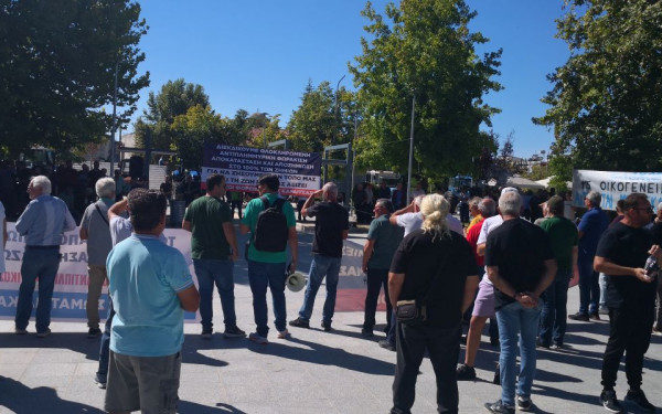 Συλλαλητήριο στον Παλαμά Καρδίτσας έναν χρόνο μετά τον φονικό «Daniel» (βίντεο)