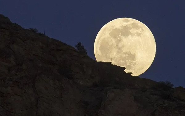 Απόψε στον ουρανό η υπερπανσέληνος του «Θερισμού»