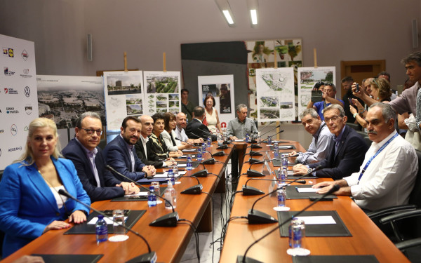 Θεσσαλονίκη - Νίκος Παππάς: «Δημόσιο έργο - Περισσότερο πράσινο» το σχέδιο του ΣΥΡΙΖΑ για την ανάπλαση της ΔΕΘ (Βίντεο) Θεσσαλονίκη - Νίκος Παππάς: «Δημόσιο έργο - Περισσότερο πράσινο» το σχέδιο του ΣΥΡΙΖΑ για την ανάπλαση της ΔΕΘ (Βίντεο)