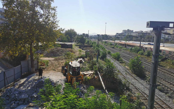 Δήμος Αμπελοκήπων - Μενεμένης: Με γρήγορους ρυθμούς οι εργασίες κατασκευής της νέας μεταλλικής πεζογέφυρας (φωτ.)