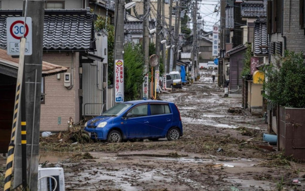 Στο έλεος των πλημμυρών η Ιαπωνία - Ένας νεκρός και 6 αγνοούμενοι (βίντεο)