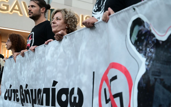 Με συνθήματα για τον Παύλο Φύσσα ολοκληρώθηκε η πορεία στο Κερατσίνι και στη Νίκαια (φωτ.)