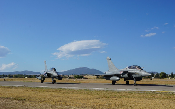 Requin Mike: Η επίλεκτη ομάδα πιλότων Rafale, στην Ελλάδα για το μεγαλύτερο αεροπορικό σόου