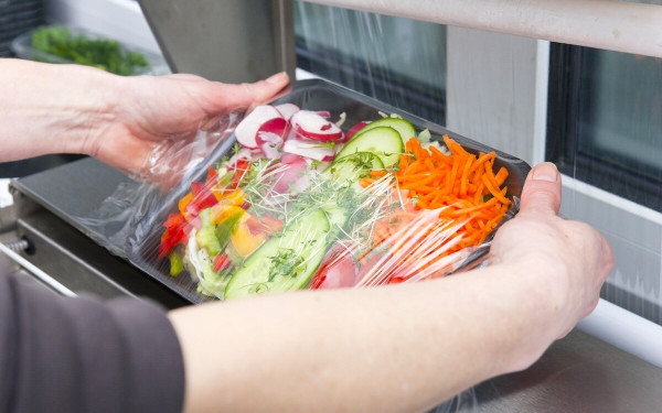 Έρευνα σοκ: Συσκευασίες τροφίμων «κουβαλούν» σχεδόν 200 ουσίες που συνδέονται με καρκίνο του μαστού